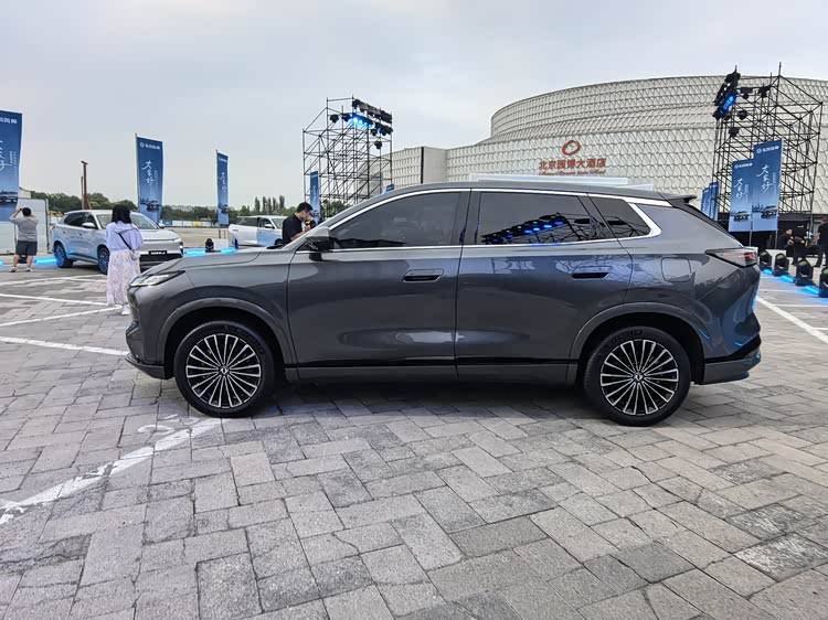 東風風神L8開啟預售 推出四款車型,預售價區間12.99萬-14.99萬元