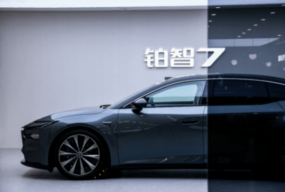 鉑智 7 丹霞紅新車色首次亮相